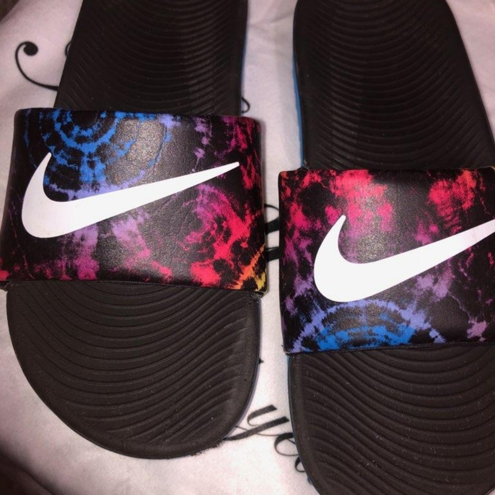 Nike youth girls size 3 black and multi colors sandals